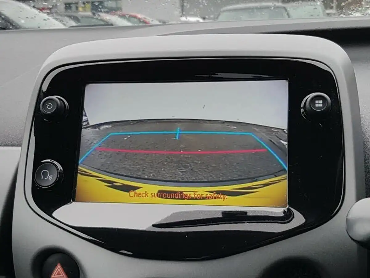 2020-toyota-aygo-10-vvt-i-x-play-big-16