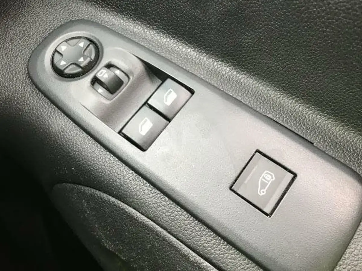 2021-peugeot-partner-15-bluehdi-1000-professional-100ps-eu6dt-panel-big-31