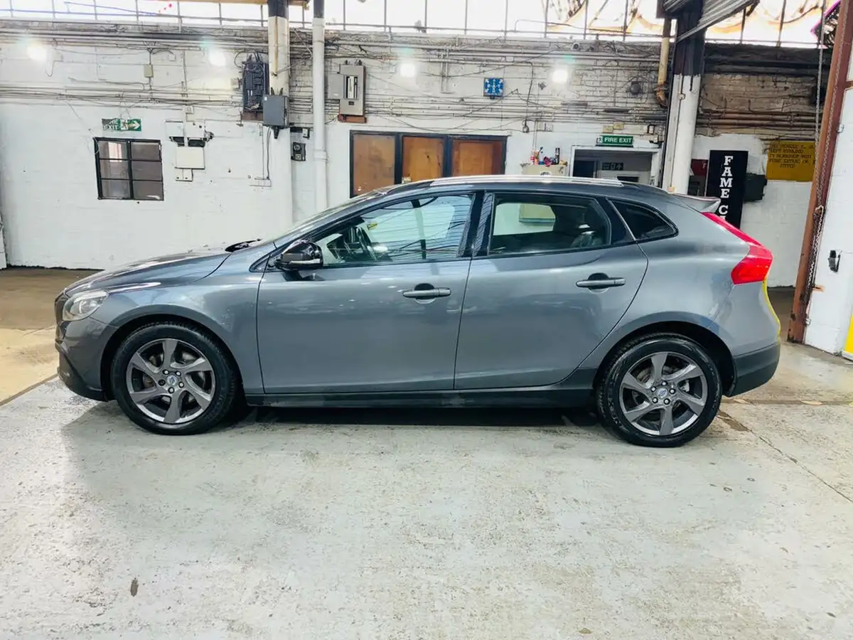 2013-volvo-v40-20td-d3-cross-country-lux-nav-geartronic-big-8