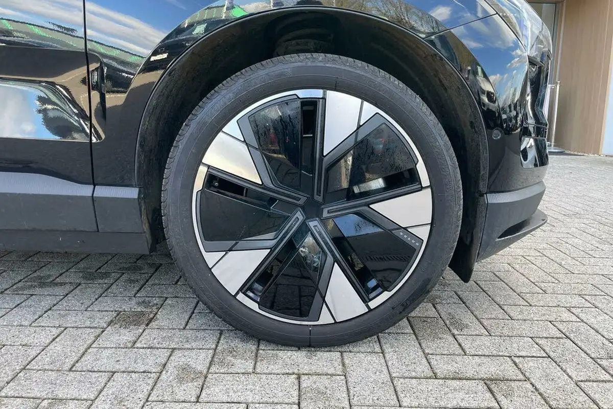 2024-volvo-ex30-e-single-motor-ultra-big-12