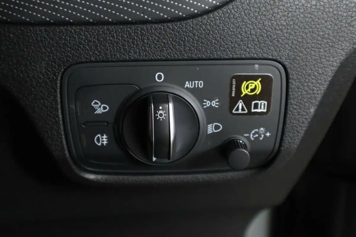 2018-audi-q2-14-tfsi-edition-1-big-26