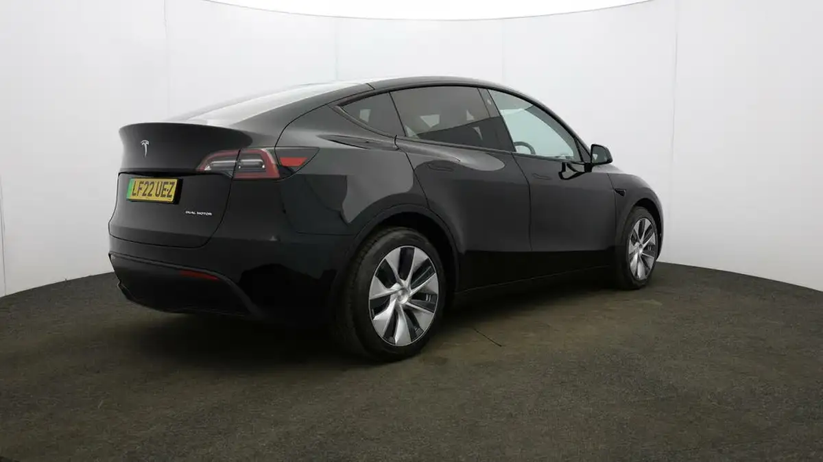 2022-tesla-model-y-e-long-range-big-58