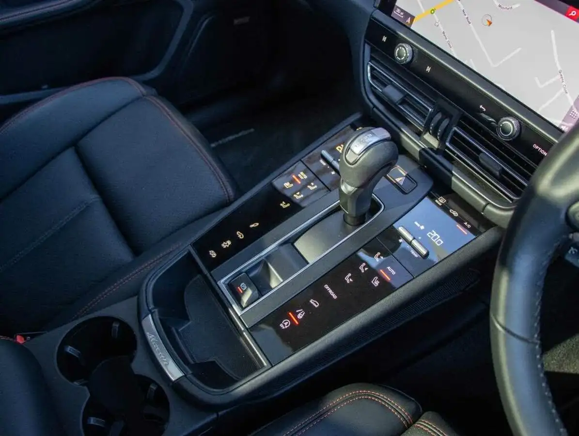 2024-porsche-macan-20-big-9