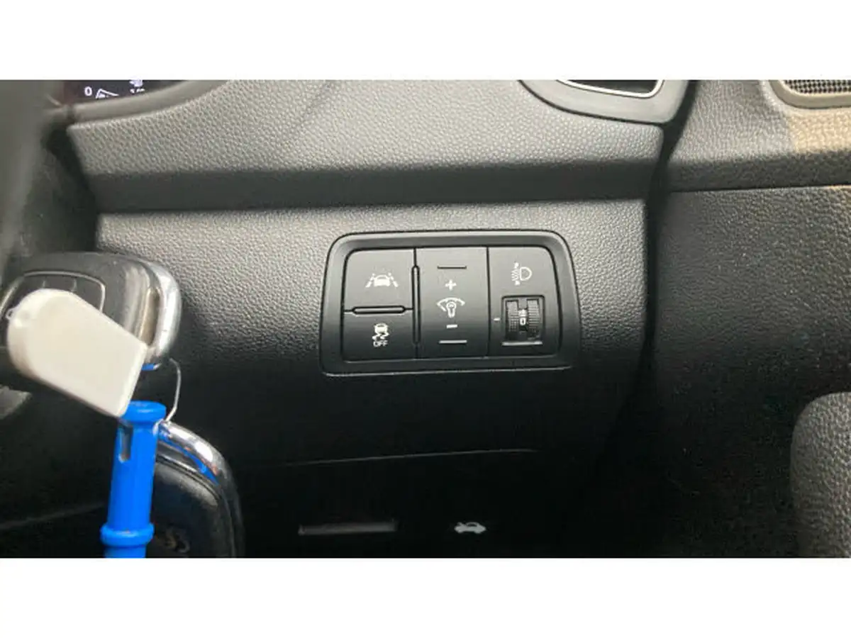 2019-hyundai-i20-10-t-gdi-play-big-32