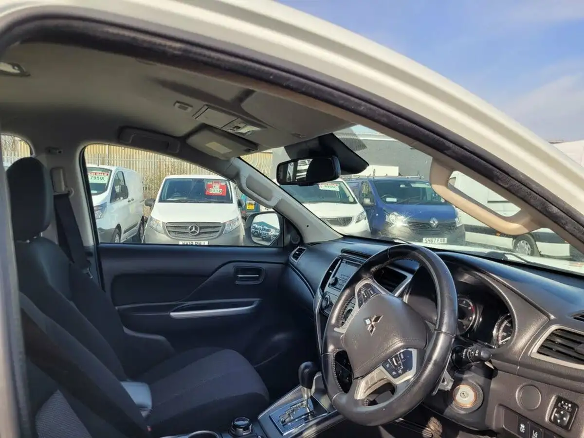 2020-mitsubishi-l200-22di-d-trojan-auto-big-14