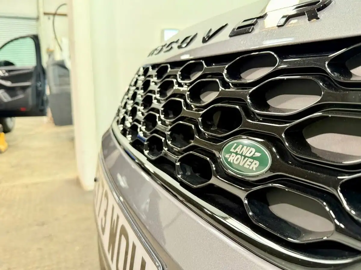 2023-land-rover-discovery-30-d300-dynamic-se-big-42