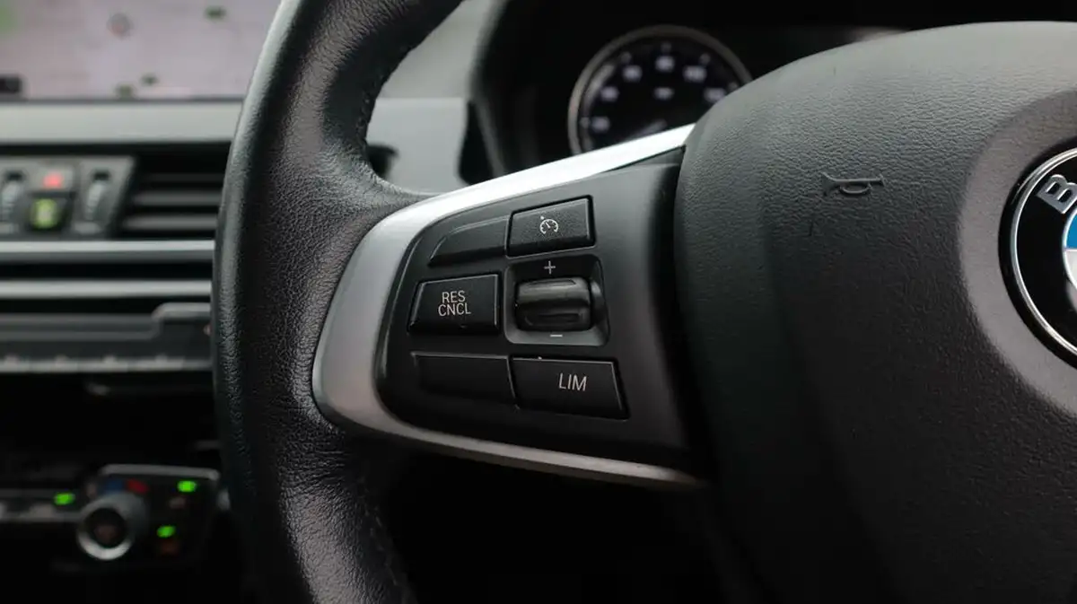 2020-bmw-x1-15-sdrive18i-sport-big-21