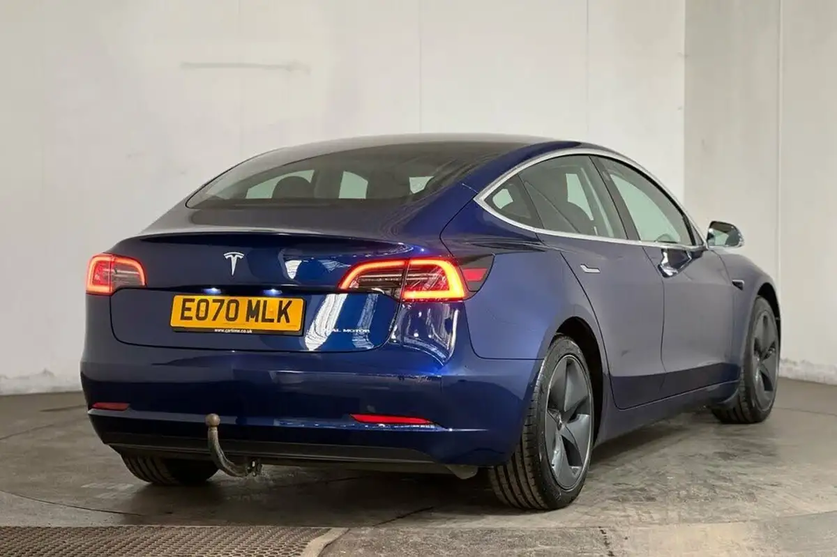 2020-tesla-model-3-e-long-range-big-16