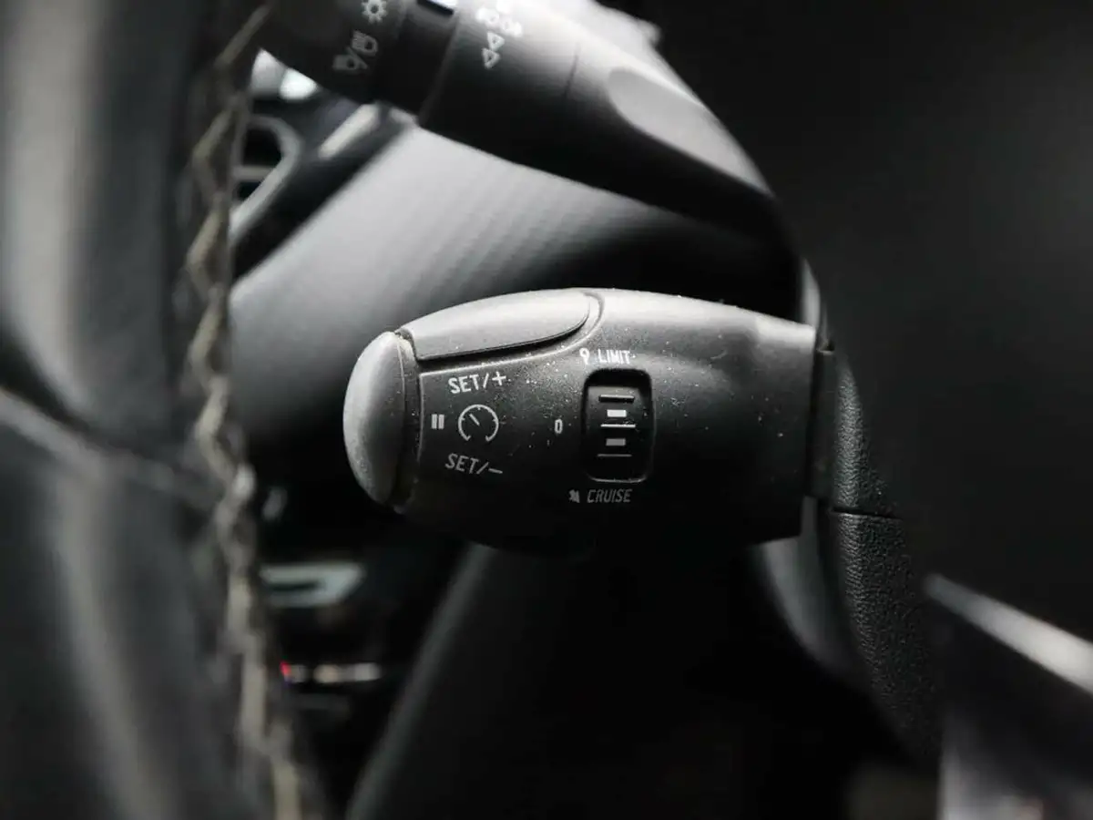 2019-peugeot-2008-suv-12-puretech-allure-110bhp-eat6-big-21