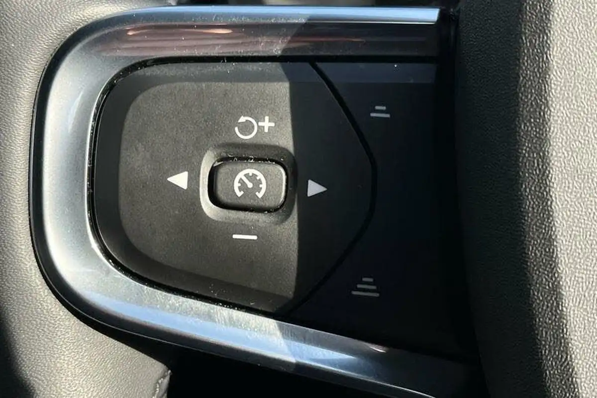 2021-volvo-xc40-15-t3-r-design-161bhp-big-24