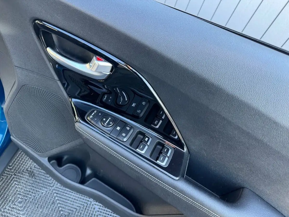 2017-kia-niro-16-gdi-2-156kwh-lithium-ion-big-19