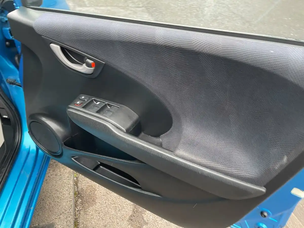 2010-honda-jazz-14-es-98bhp-semi-a-big-17