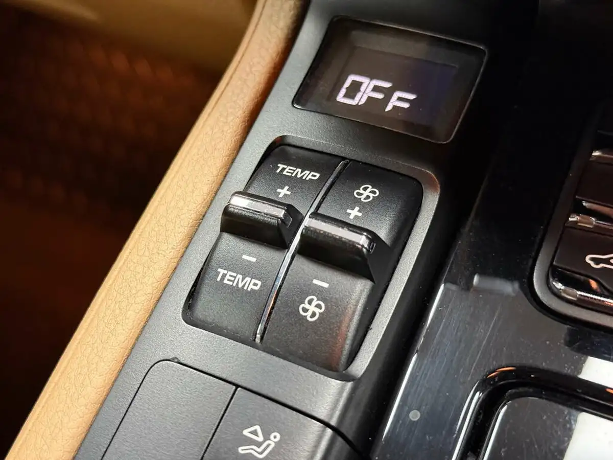 2015-porsche-cayenne-30td-big-46
