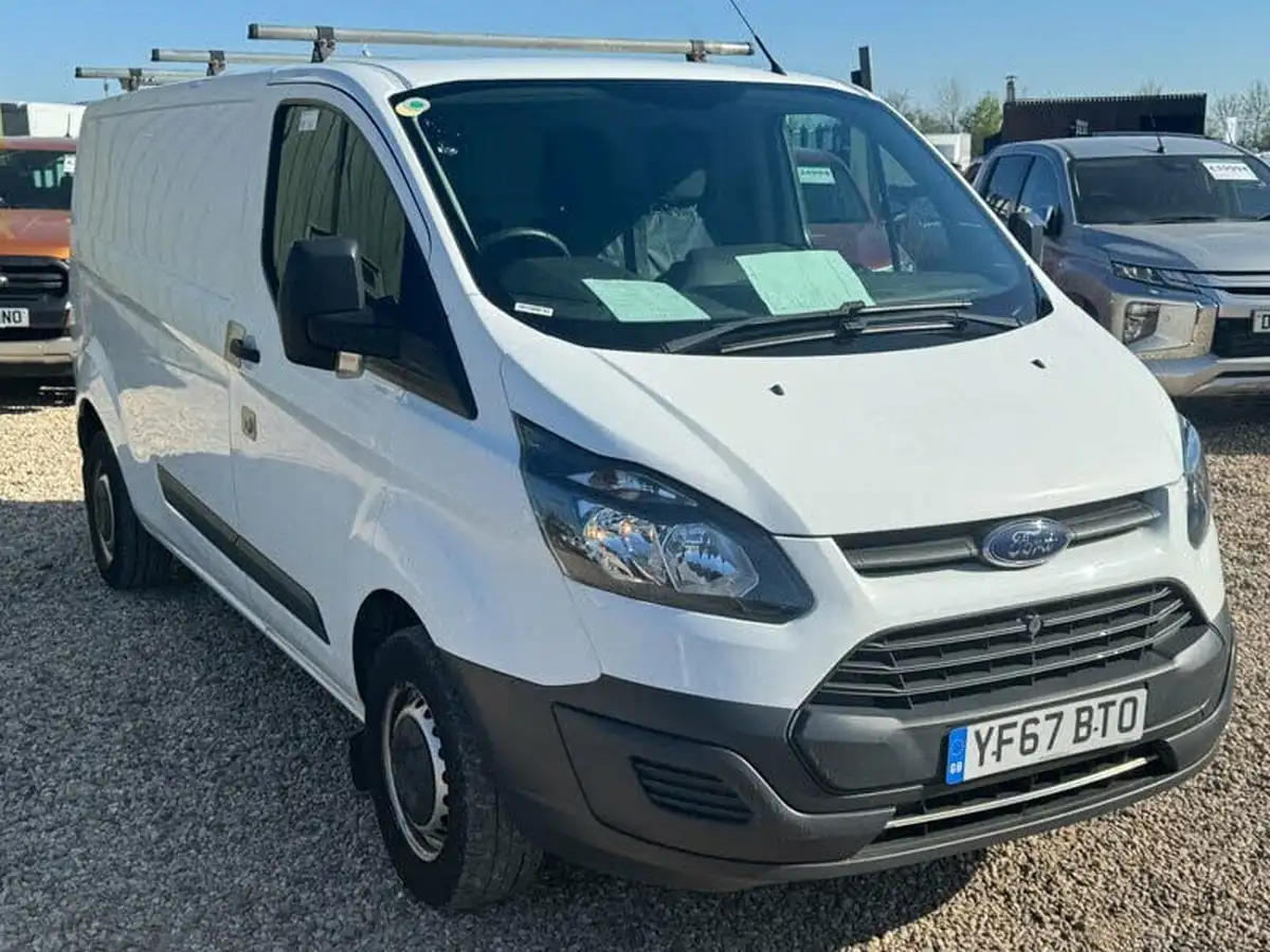 2018-ford-transit-custom-20tdci-290-l2h1-105pseu6-panel-van-big-3