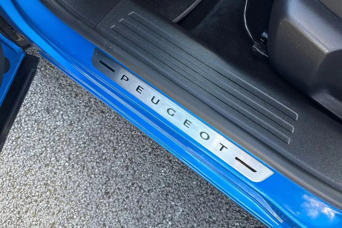 2021-peugeot-2008-suv-e-gt-50kwh-big-33