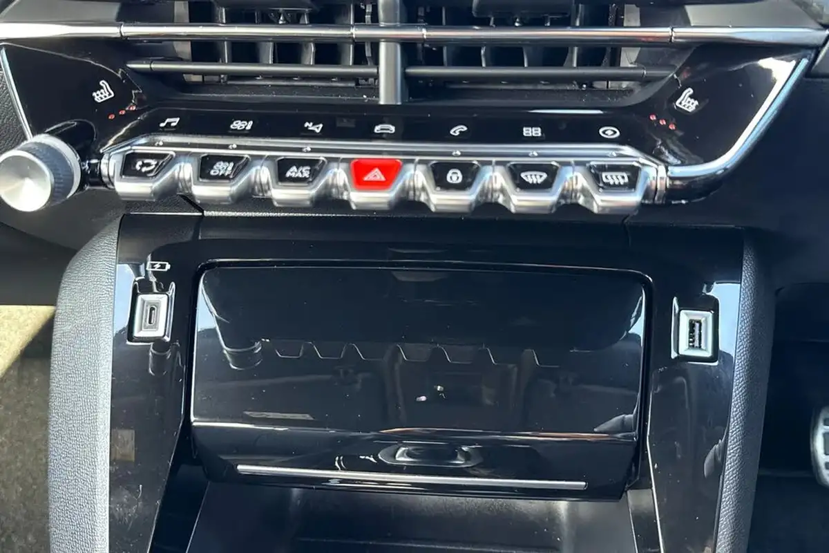 2021-peugeot-2008-suv-e-gt-50kwh-big-57