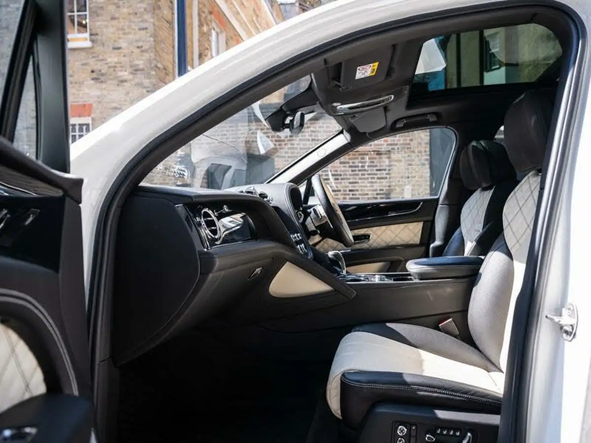 2019-bentley-bentayga-40-v8-big-38
