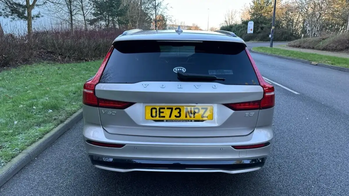 2023-volvo-v60-20-b3-plus-station-wagon-big-24