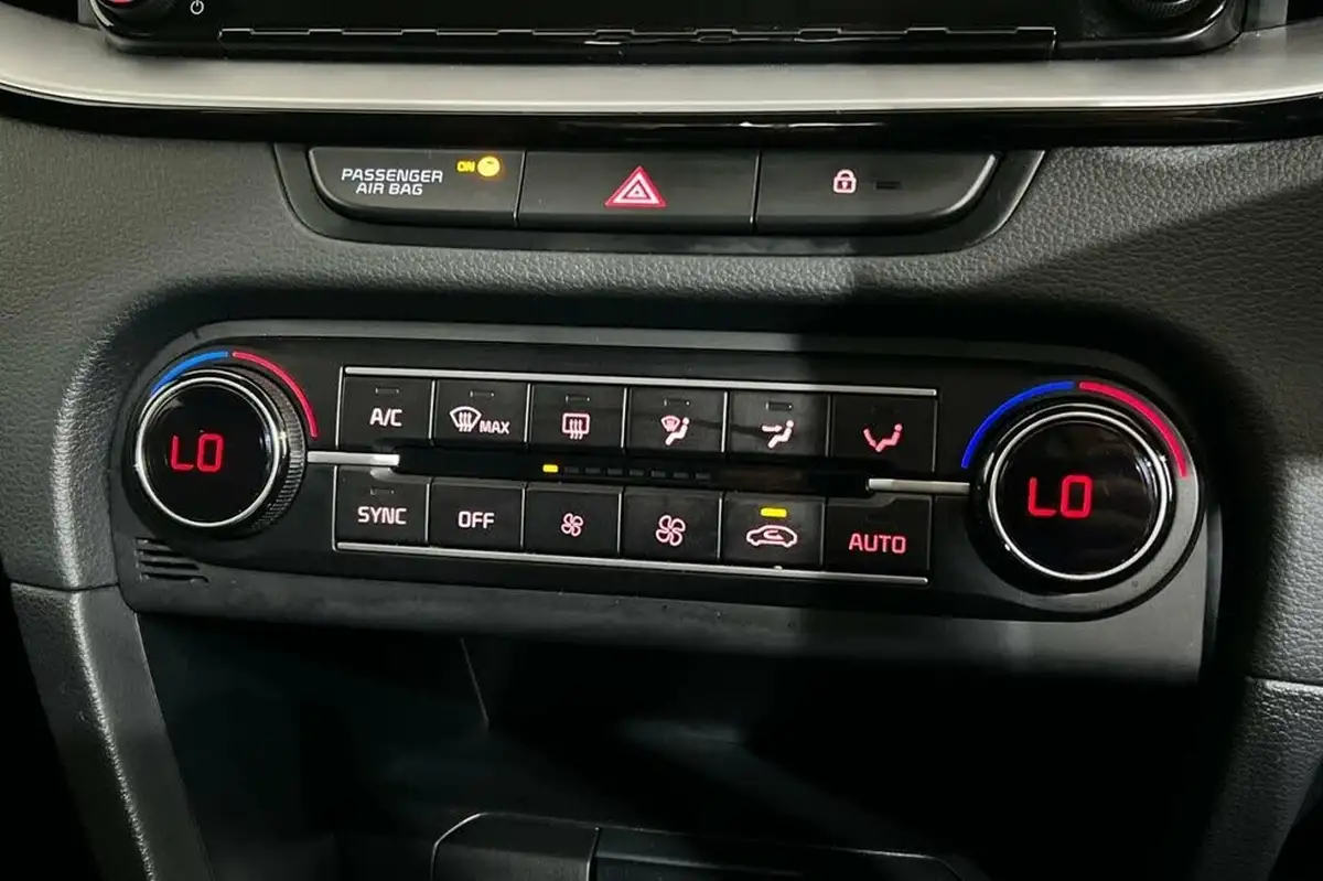 2022-kia-ceed-15-t-gdi-3-hatchback-big-33