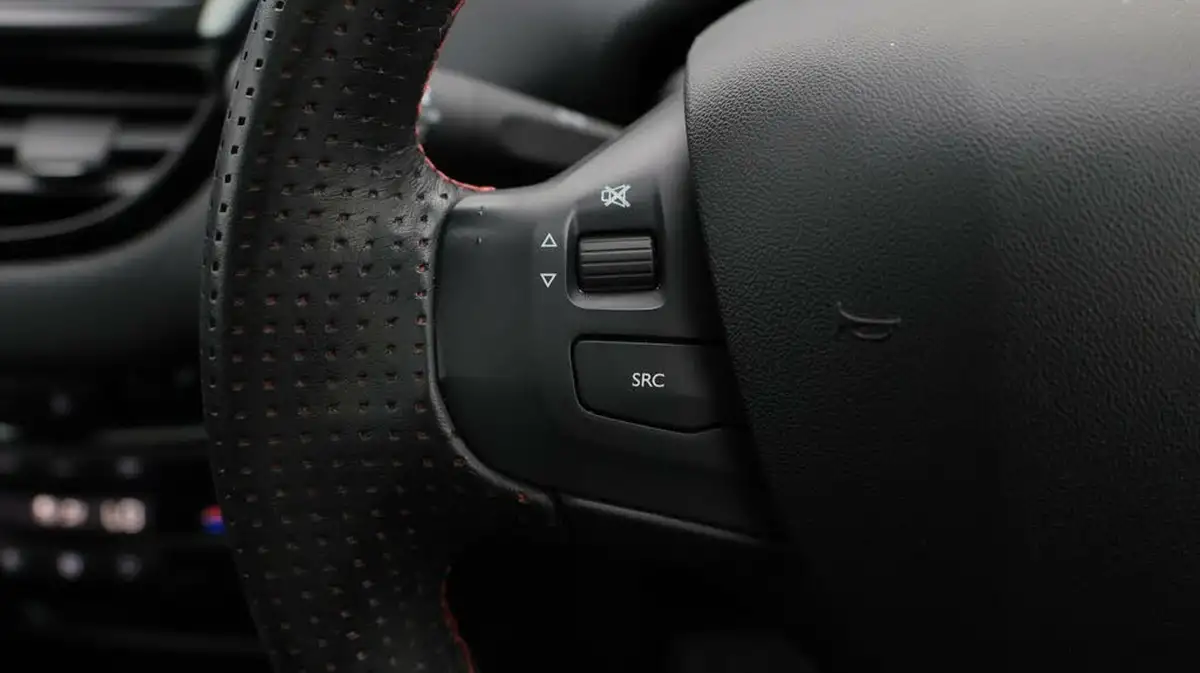 2018-peugeot-2008-suv-12-puretech-gt-line-110bhp-eat6-big-25