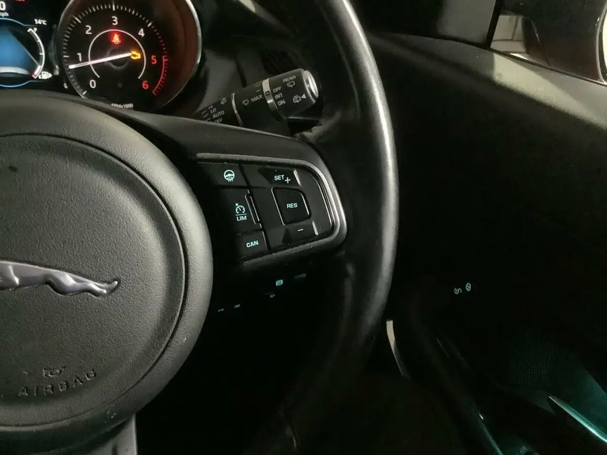 2019-jaguar-e-pace-20-i4d-150ps-big-20