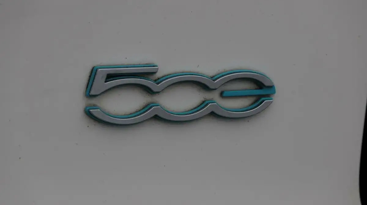 2021-fiat-500-e-la-prima-big-24