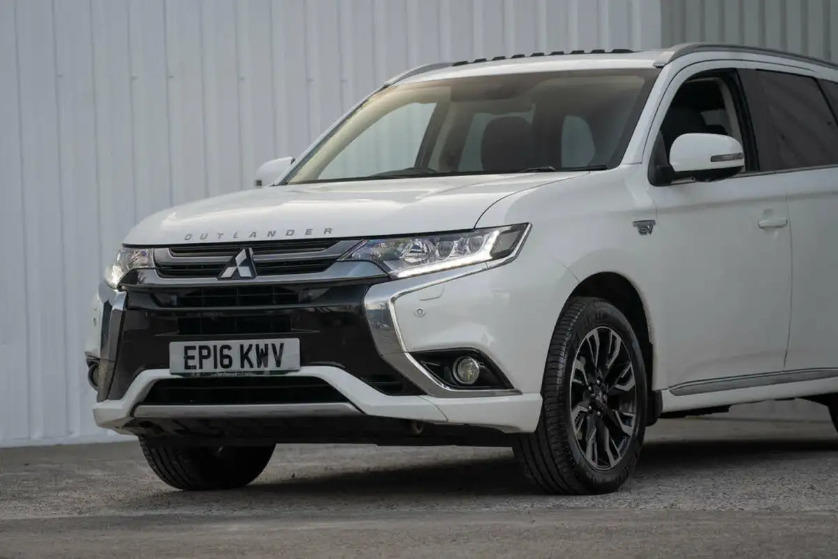 2016-mitsubishi-outlander-20-gx5hs-phev-big-45