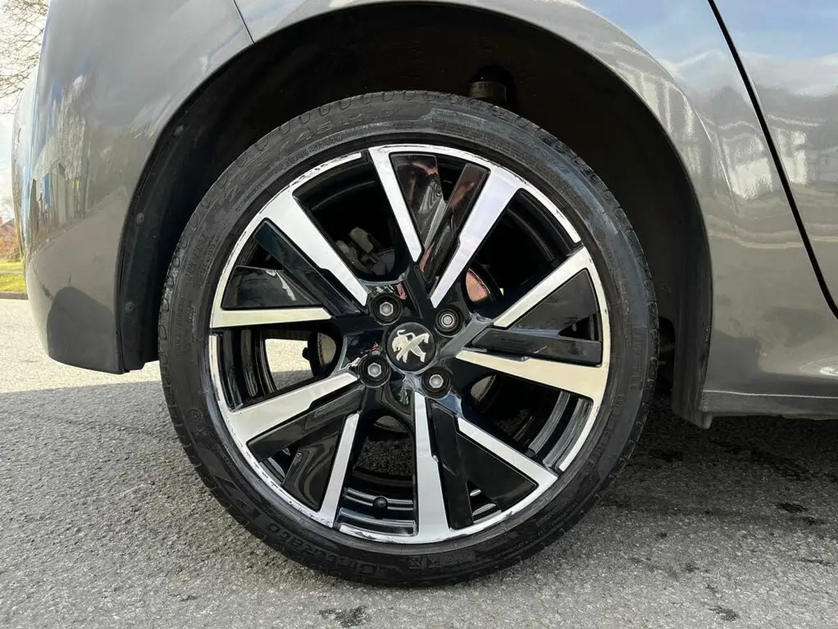 2021-peugeot-208-12-puretech-allure-premium-100bhp-big-16