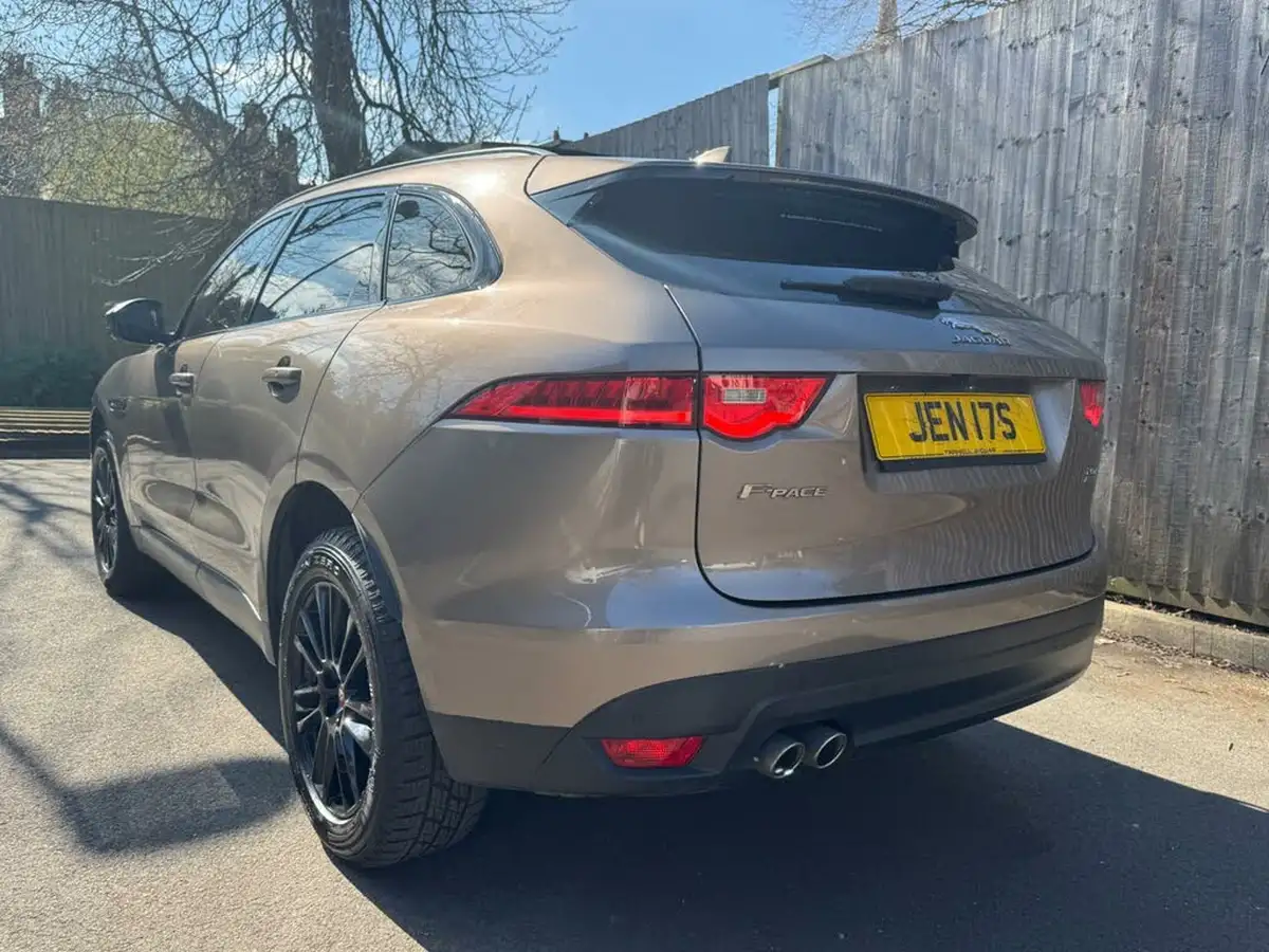 2016-jaguar-f-pace-20-i4d-portfolio-awd-auto-big-14