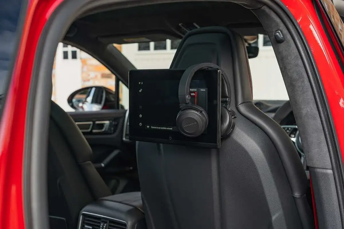 2022-porsche-cayenne-40-v8-gts-coupe-big-40