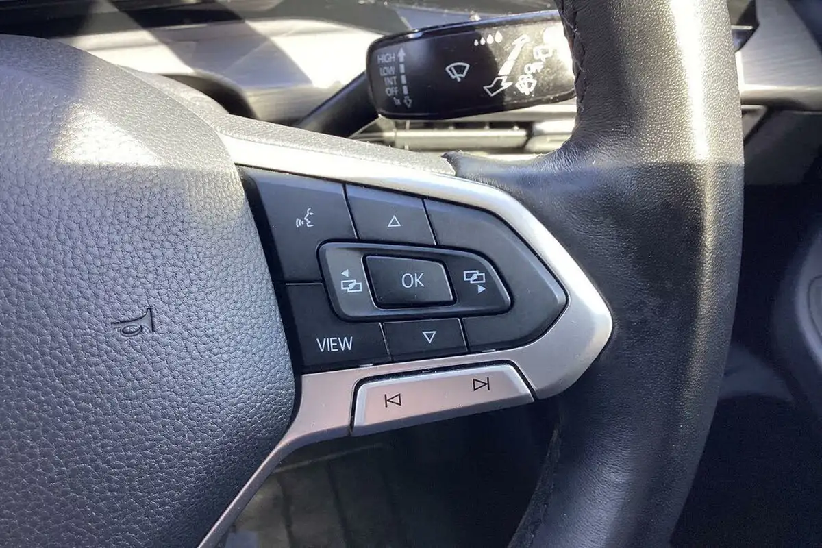 2022-volkswagen-golf-15-tsi-style-130ps-hatchback-big-49
