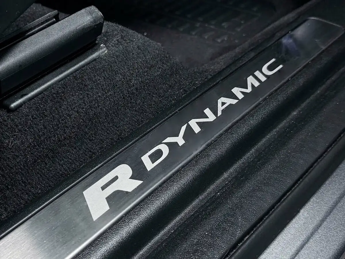 2022-land-rover-discovery-sport-15-p300e-r-dynamic-hse-big-27
