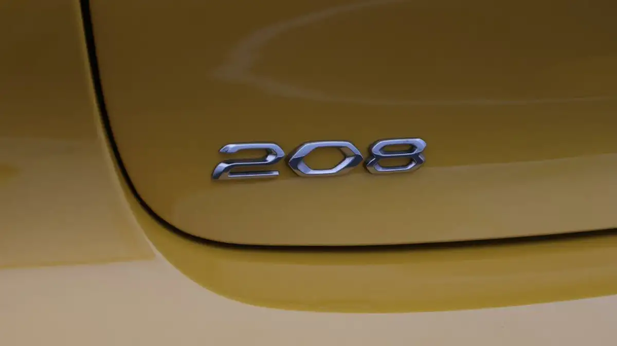 2023-peugeot-208-12-puretech-allure-premium-100ps-eat8-big-20