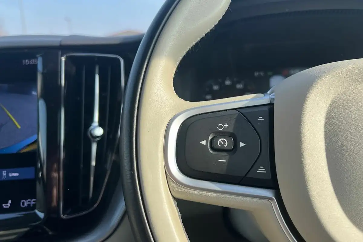 2021-volvo-xc60-20-b5-momentum-awd-big-10