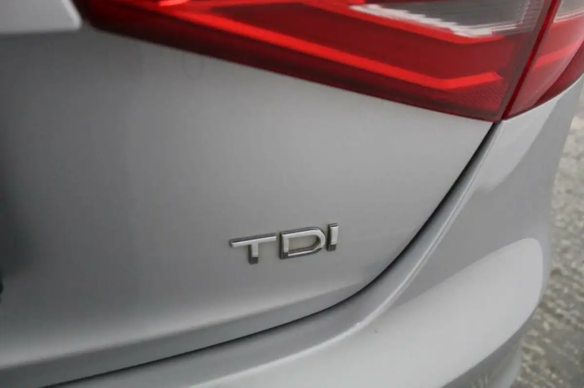 2015-audi-a4-20td-black-edition-177ps-multitronic-big-16
