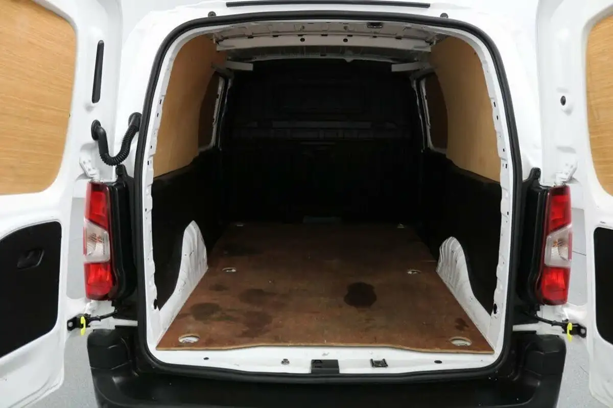 2021-vauxhall-combo-15cdti-dynamic-2300-100pseu6dt-l2h1-panel-big-13