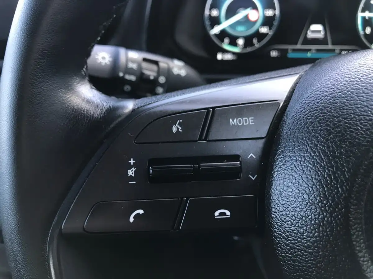 2022-hyundai-i20-10-t-gdi-se-connect-dct-big-23