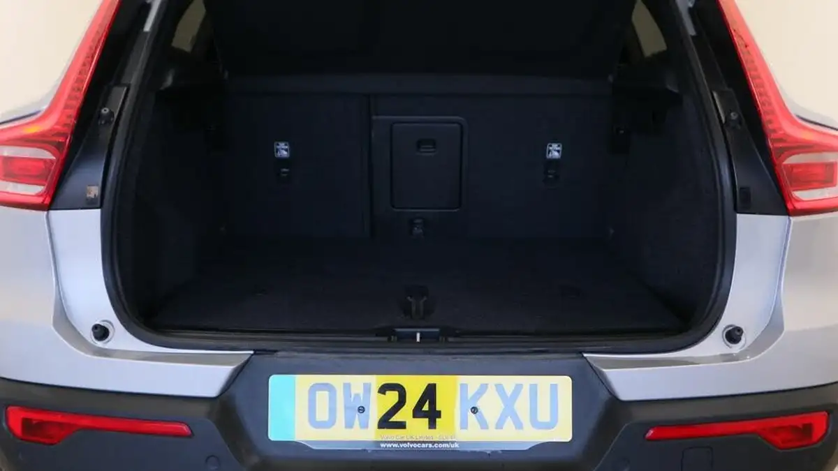 2024-volvo-ex40-e-twin-plus-big-13