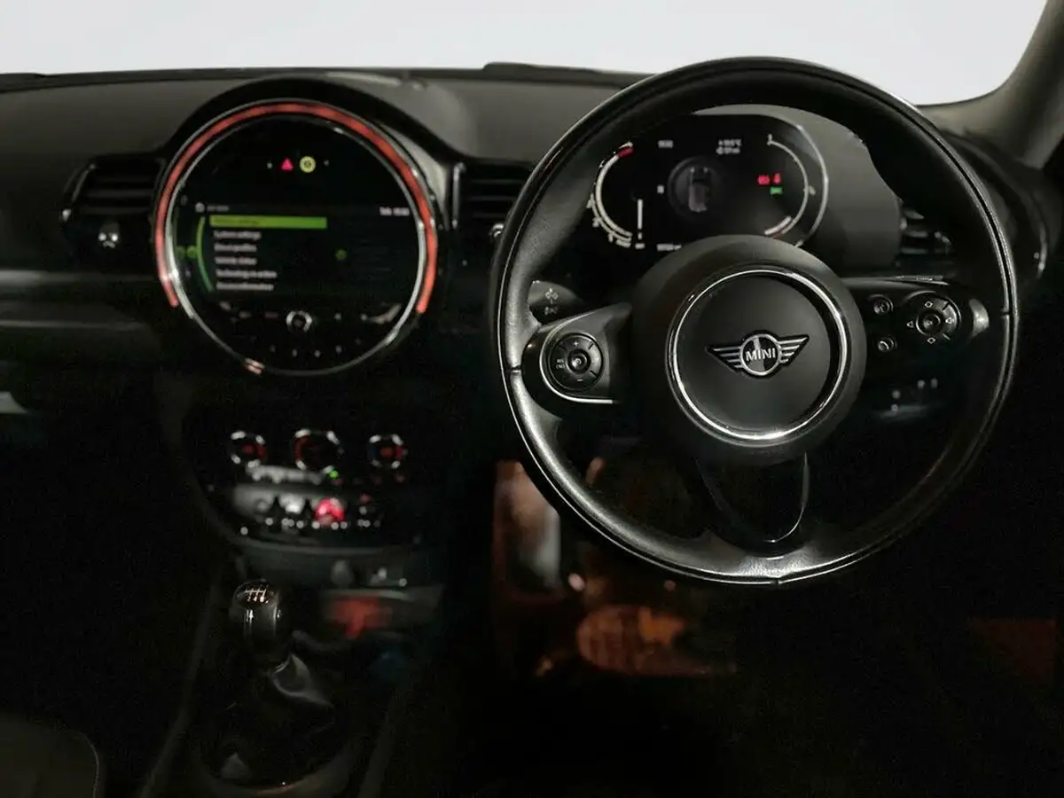 2021-mini-clubman-15-cooper-classic-big-14
