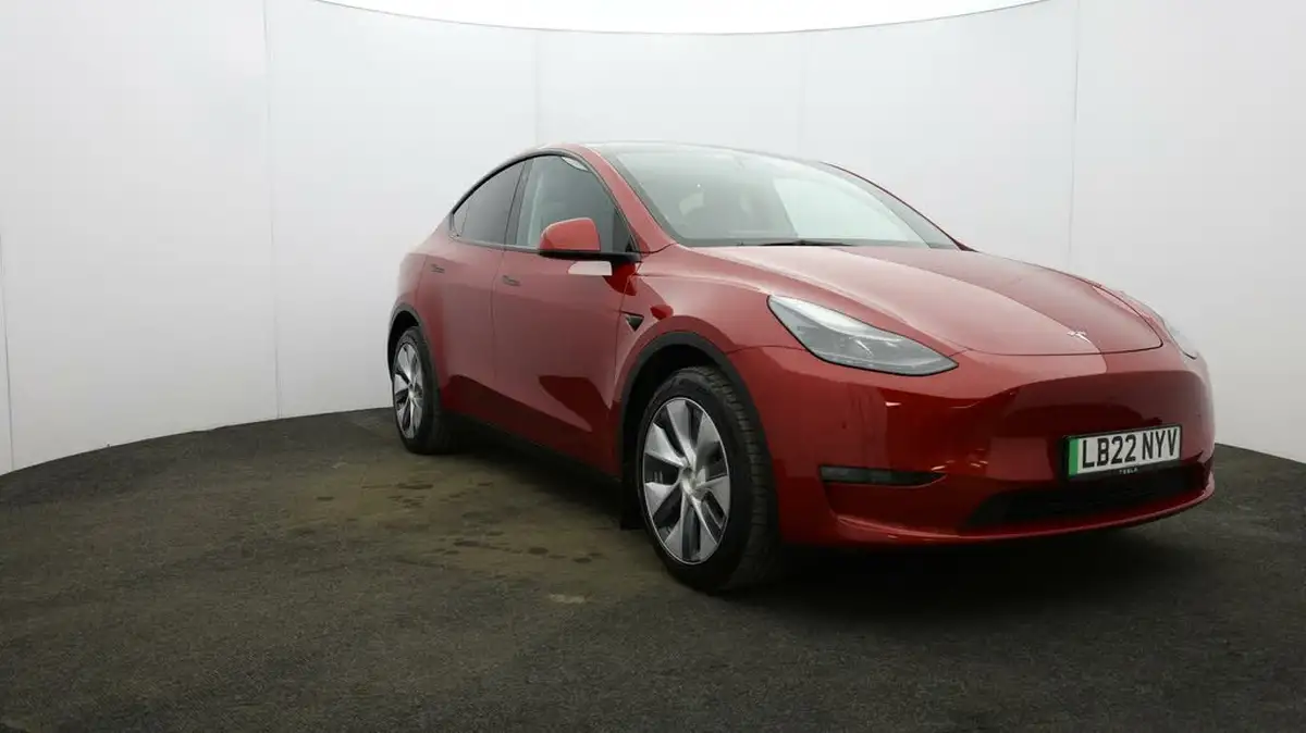 2022-tesla-model-y-e-long-range-big-38