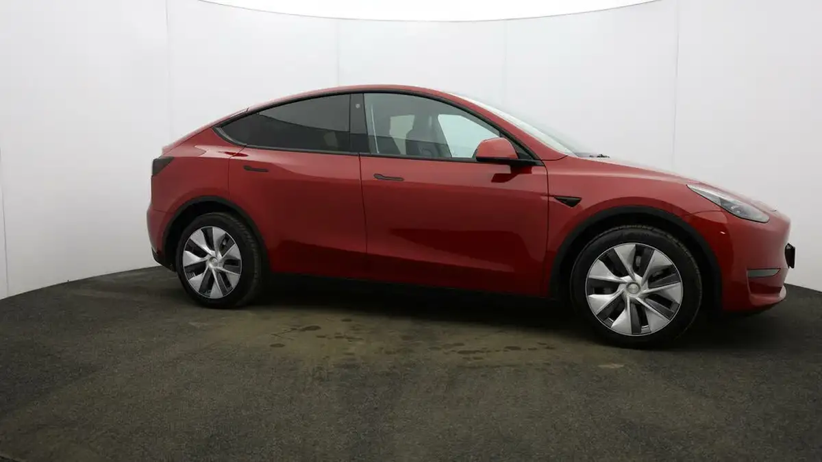 2022-tesla-model-y-e-long-range-big-42