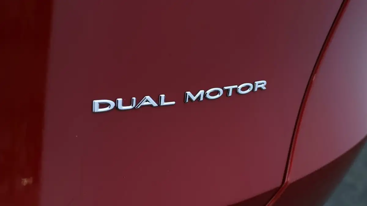 2022-tesla-model-y-e-long-range-big-20