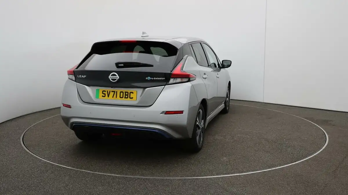 2021-nissan-leaf-e-tekna-big-49