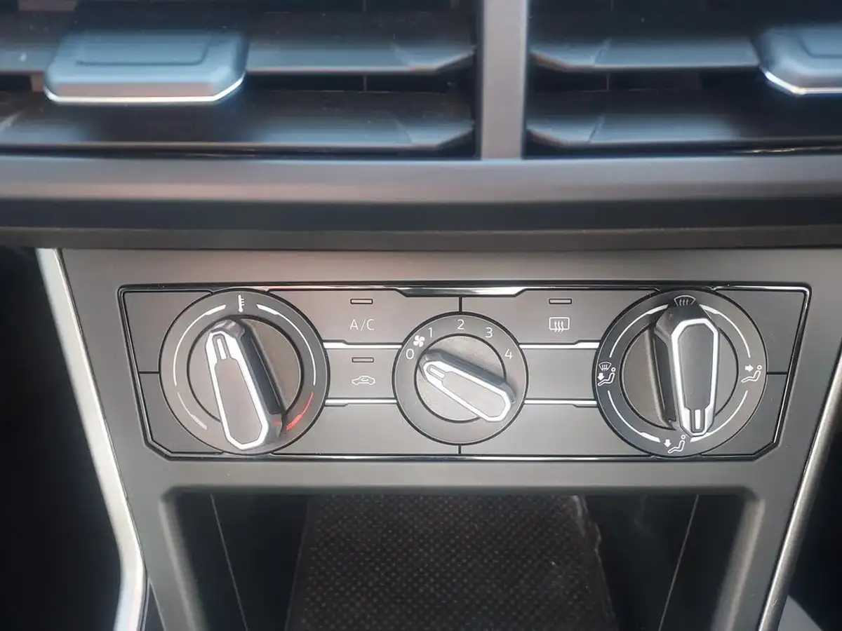 2020-volkswagen-polo-10-tsi-match-big-14
