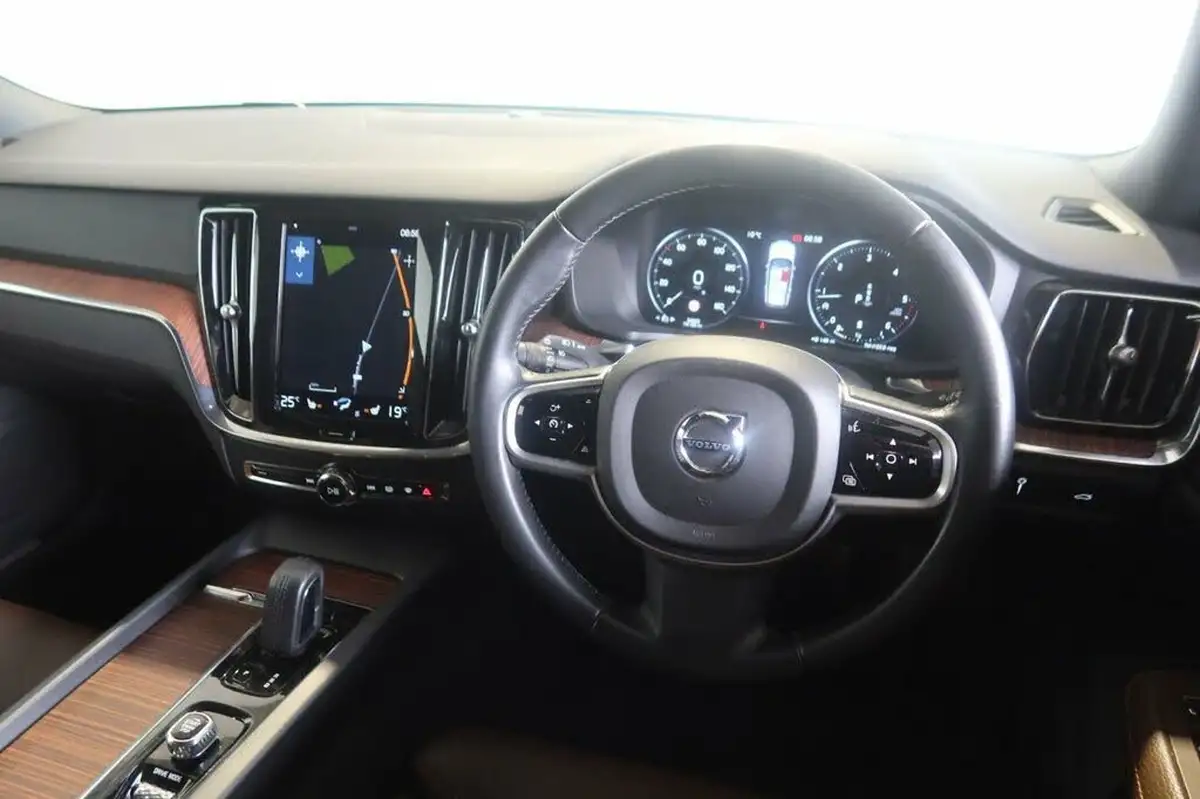 2021-volvo-v60-20td-b4-cross-country-big-4