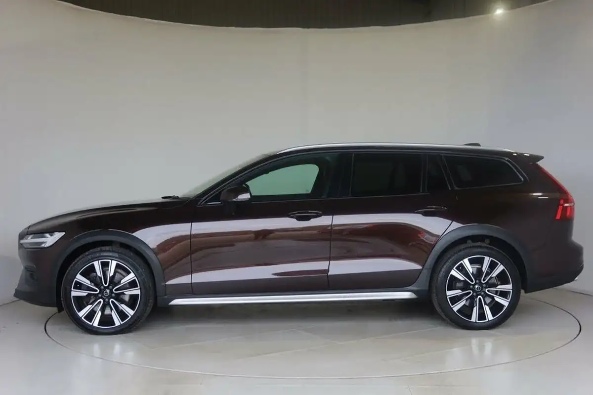 2021-volvo-v60-20td-b4-cross-country-big-8