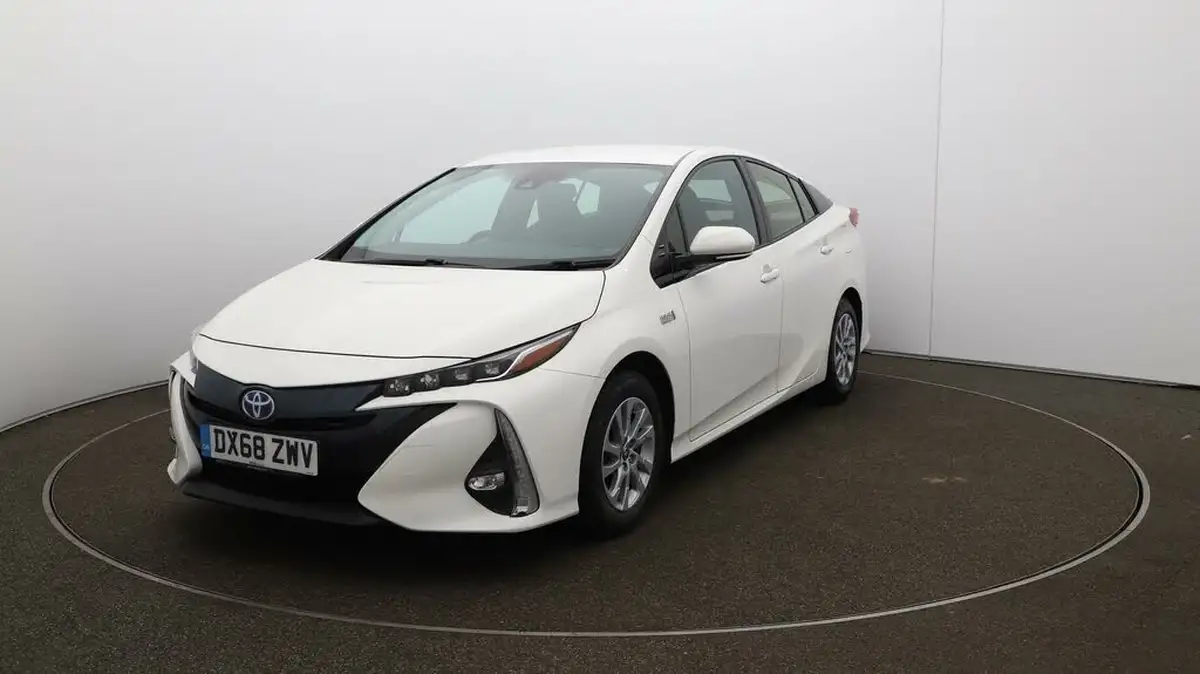 2018-toyota-prius-18-vvt-i-business-edition-plus-ss-big-35