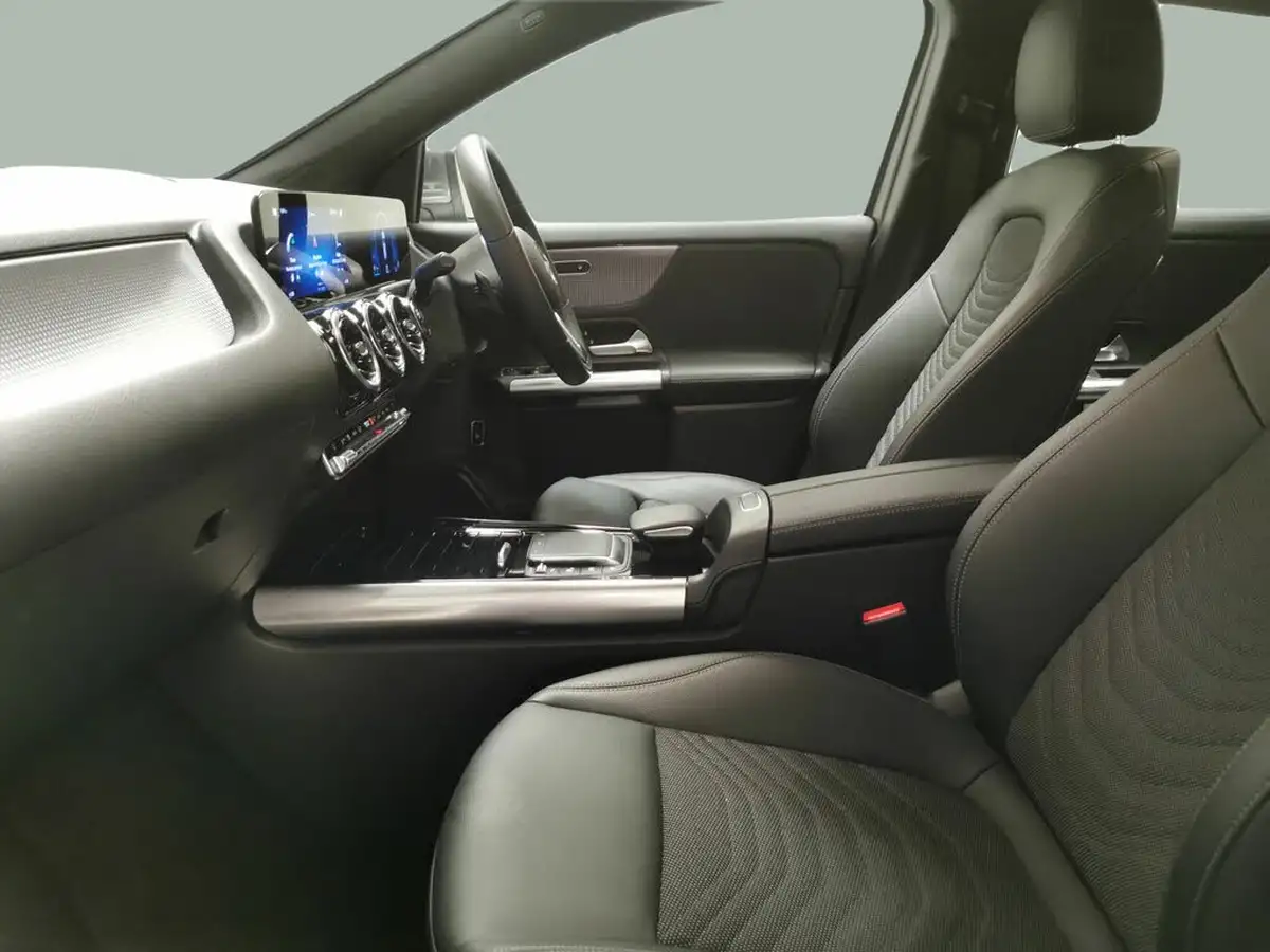2023-mercedes-benz-gla-class-13-gla-200-sport-executive-station-wagon-big-3