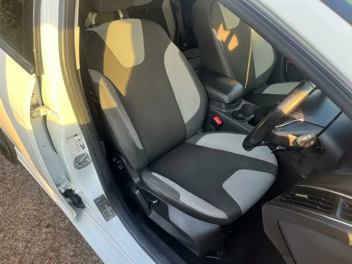 2012-ford-focus-16tdci-zetec-s-115ps-estate-big-18