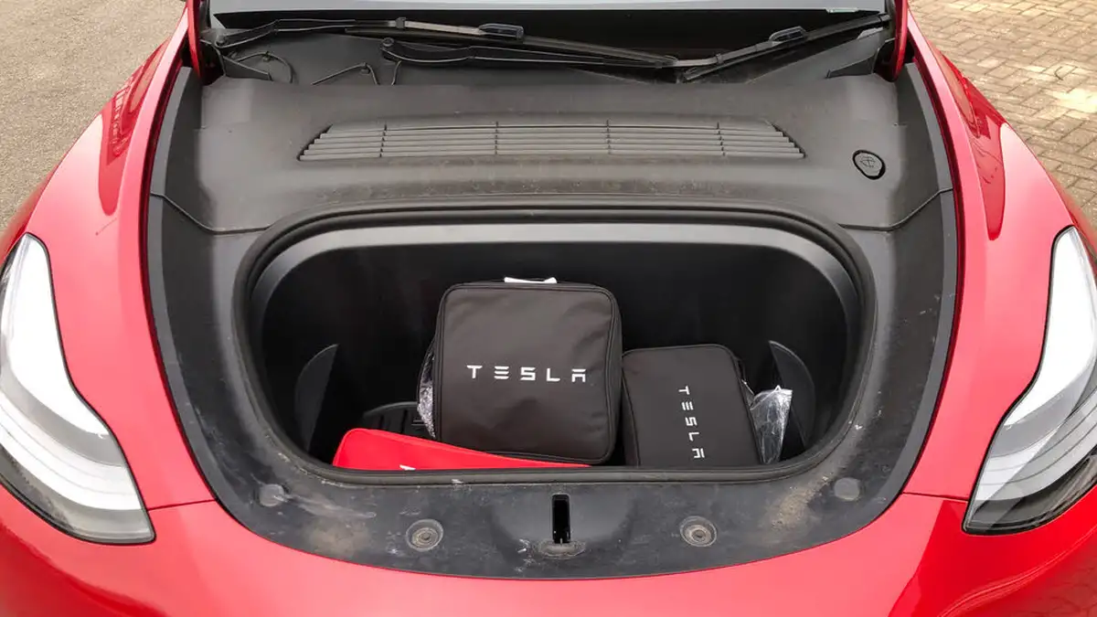 2023-tesla-model-y-e-long-range-big-15